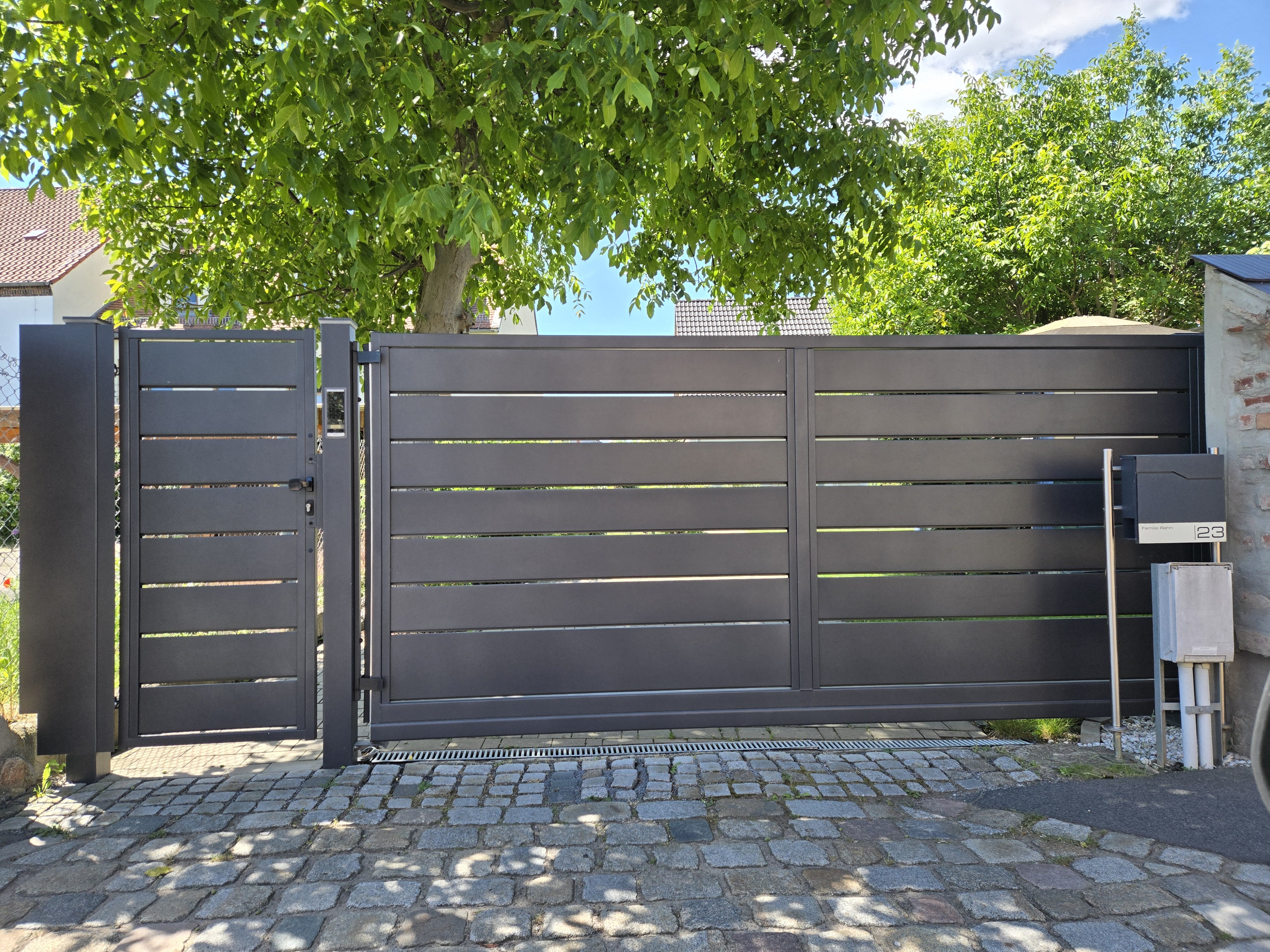 Moderne Zaunanlage 03 – Aluminium & Stahl, Modern – Maßanfertigung nach Maß