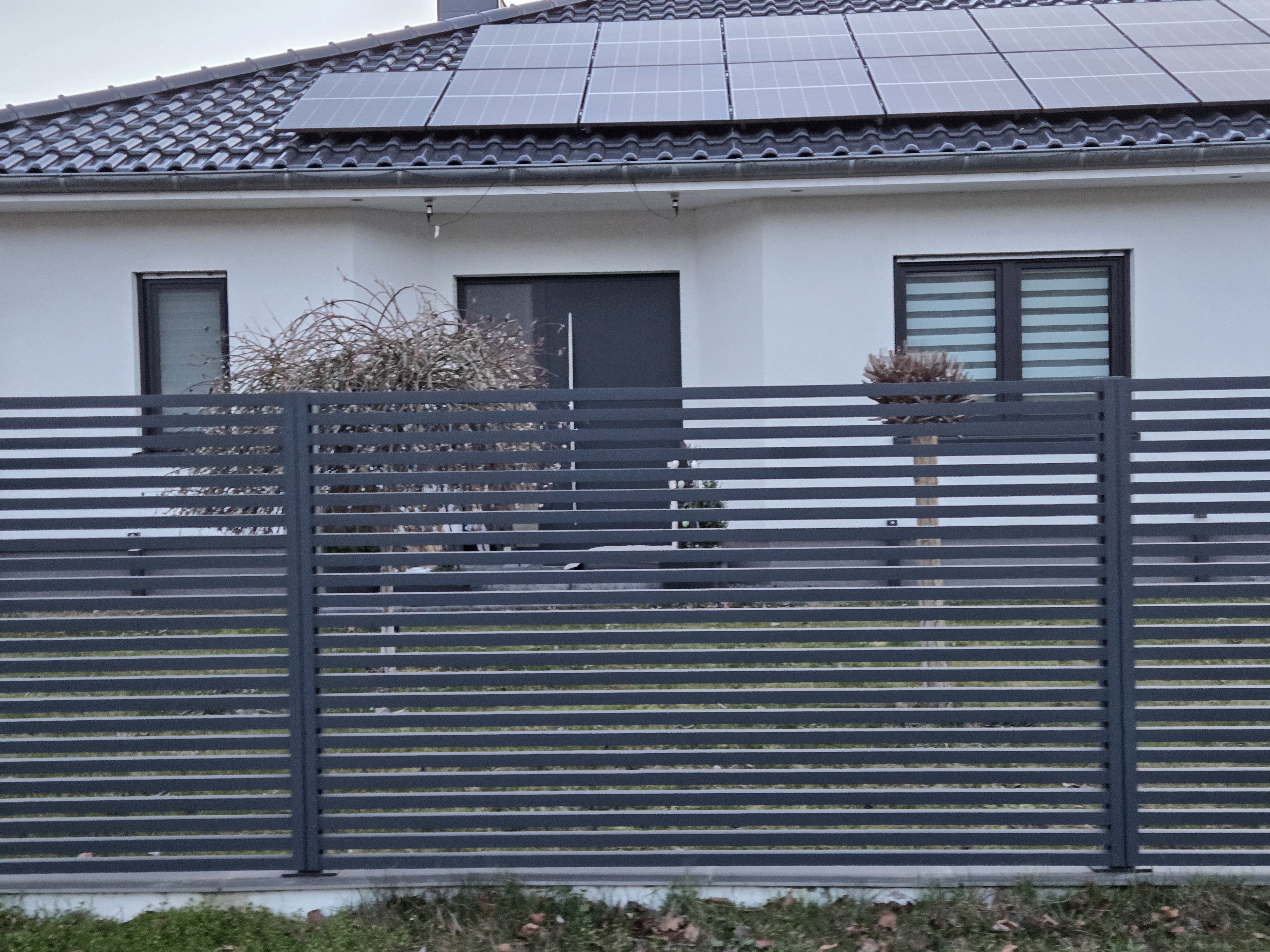 Moderne Zaunanlage 09 – Aluminium & Stahl, Modern – Maßanfertigung nach Maß