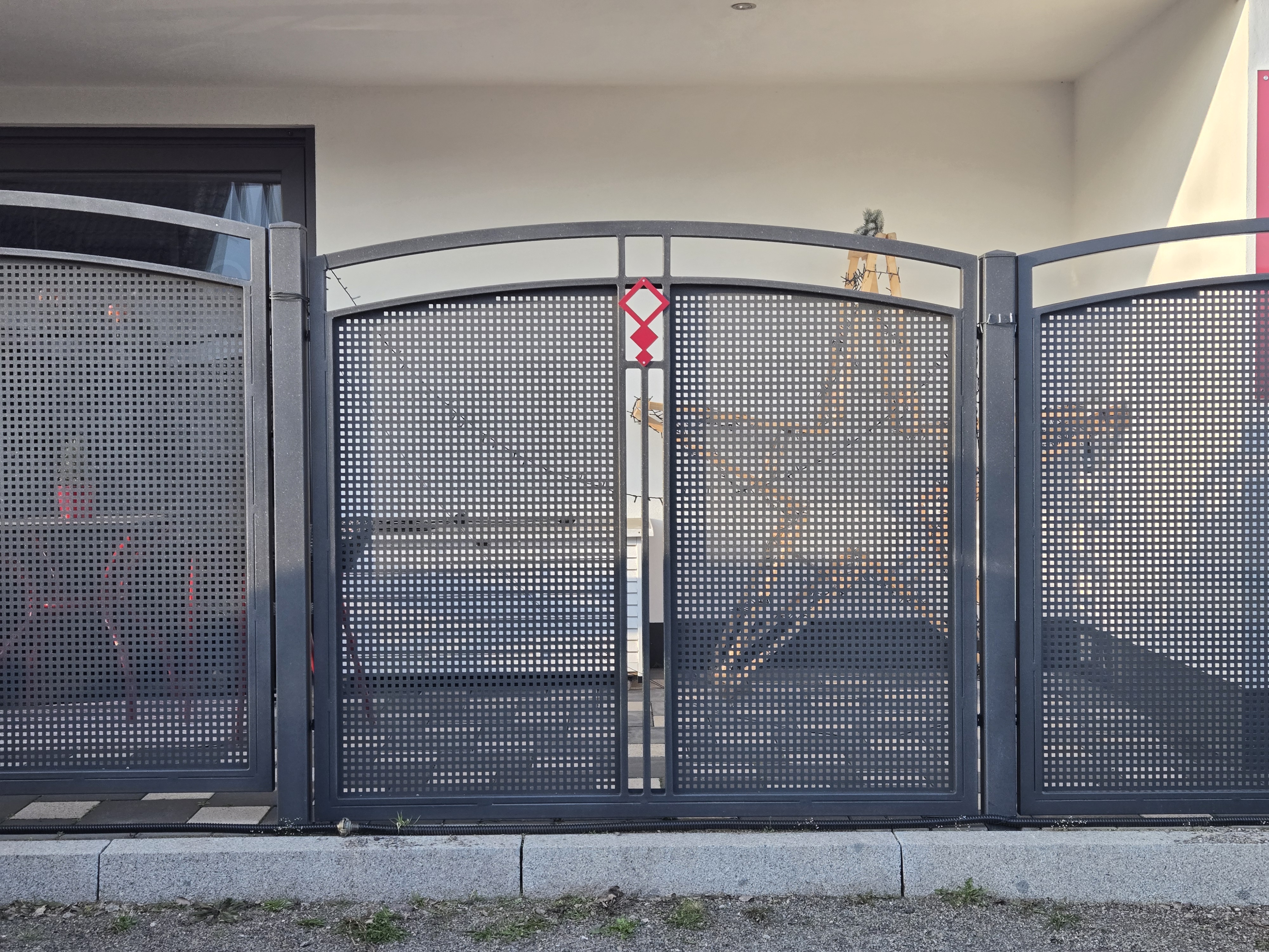 Moderne Zaunanlage 12 – Aluminium & Stahl, Modern – Maßanfertigung nach Maß