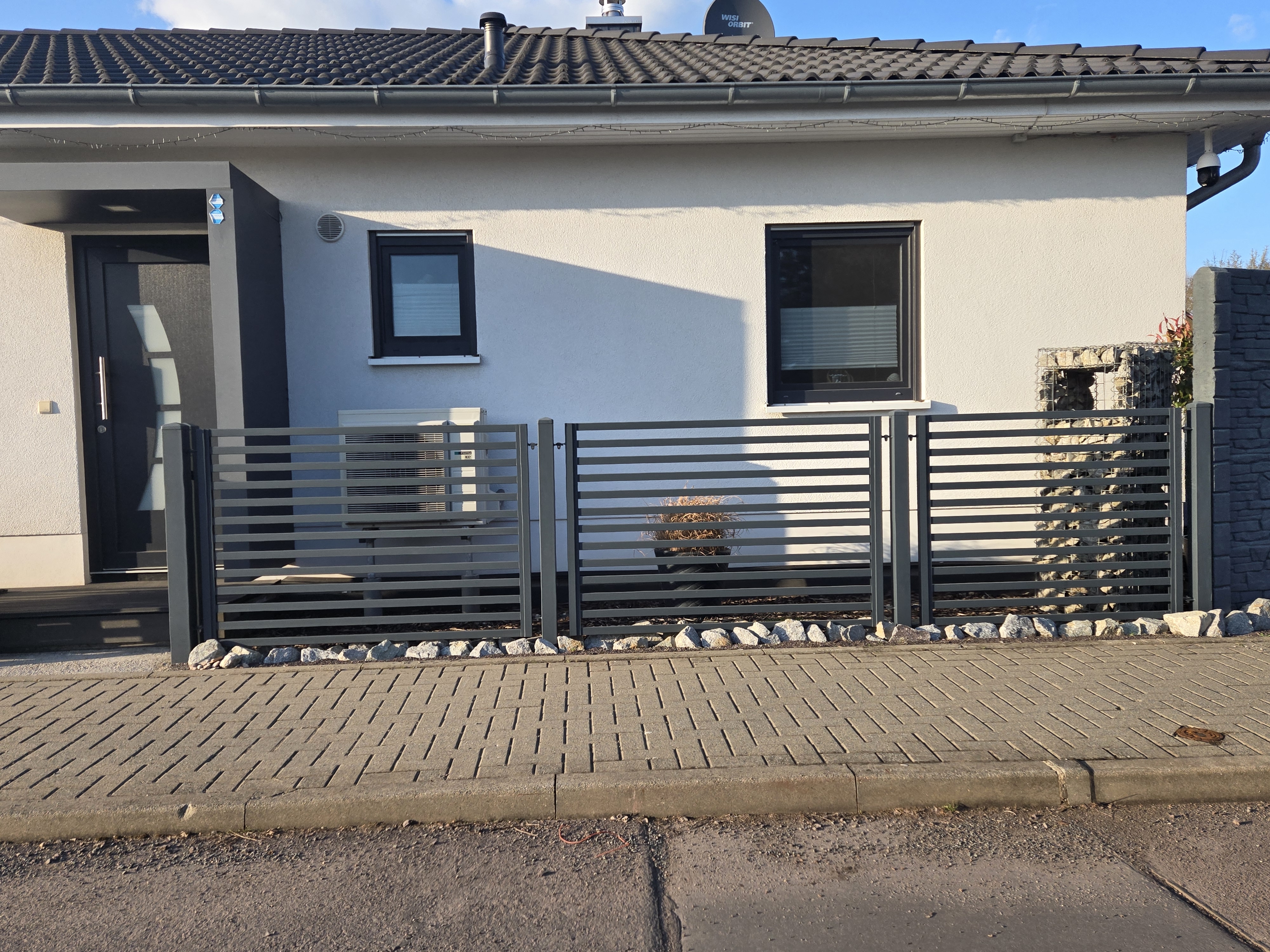 Moderne Zaunanlage 15 – Aluminium & Stahl, Modern – Maßanfertigung nach Maß