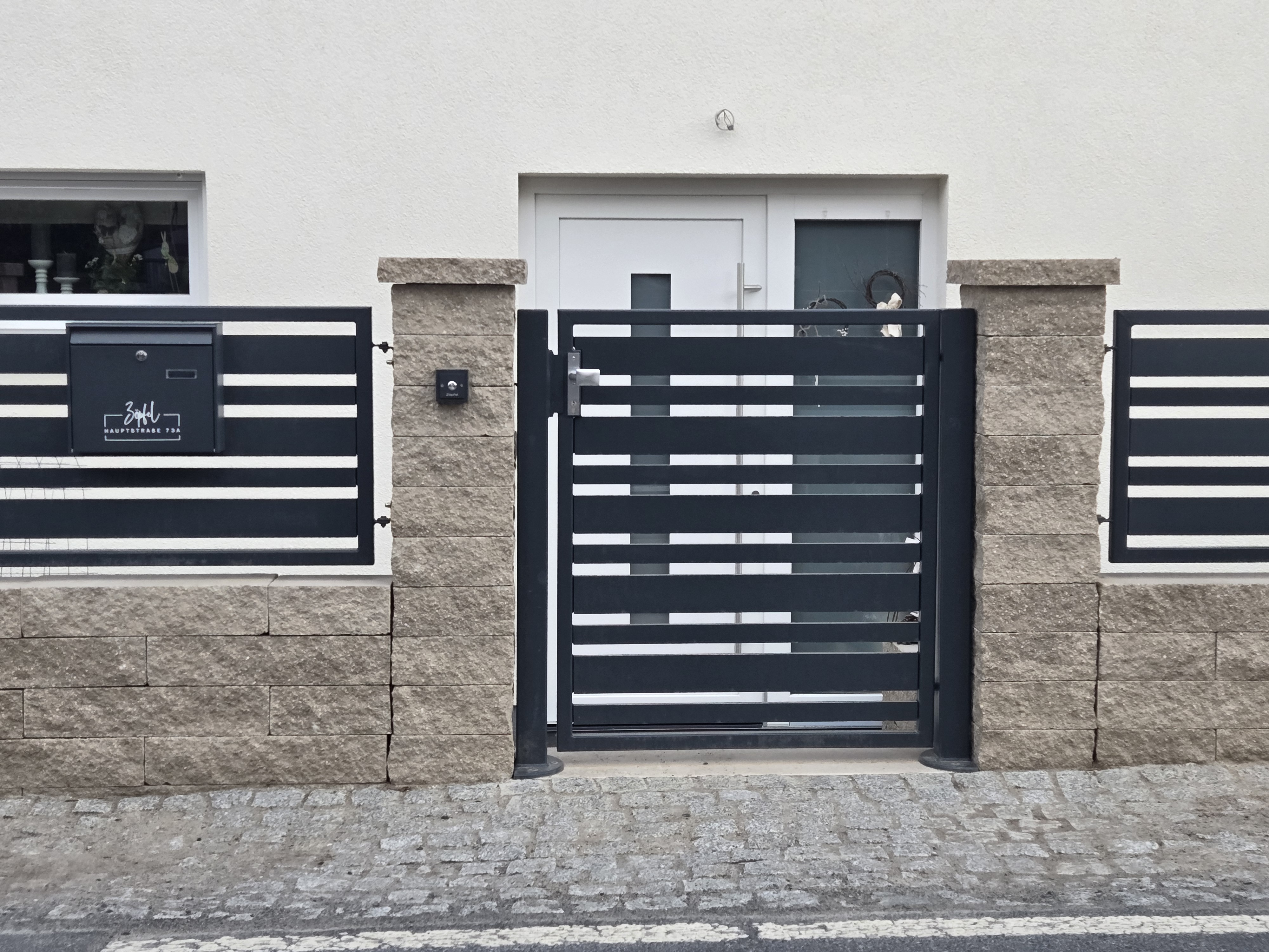 Moderne Zaunanlage 22 – Aluminium & Stahl, Modern – Maßanfertigung nach Maß