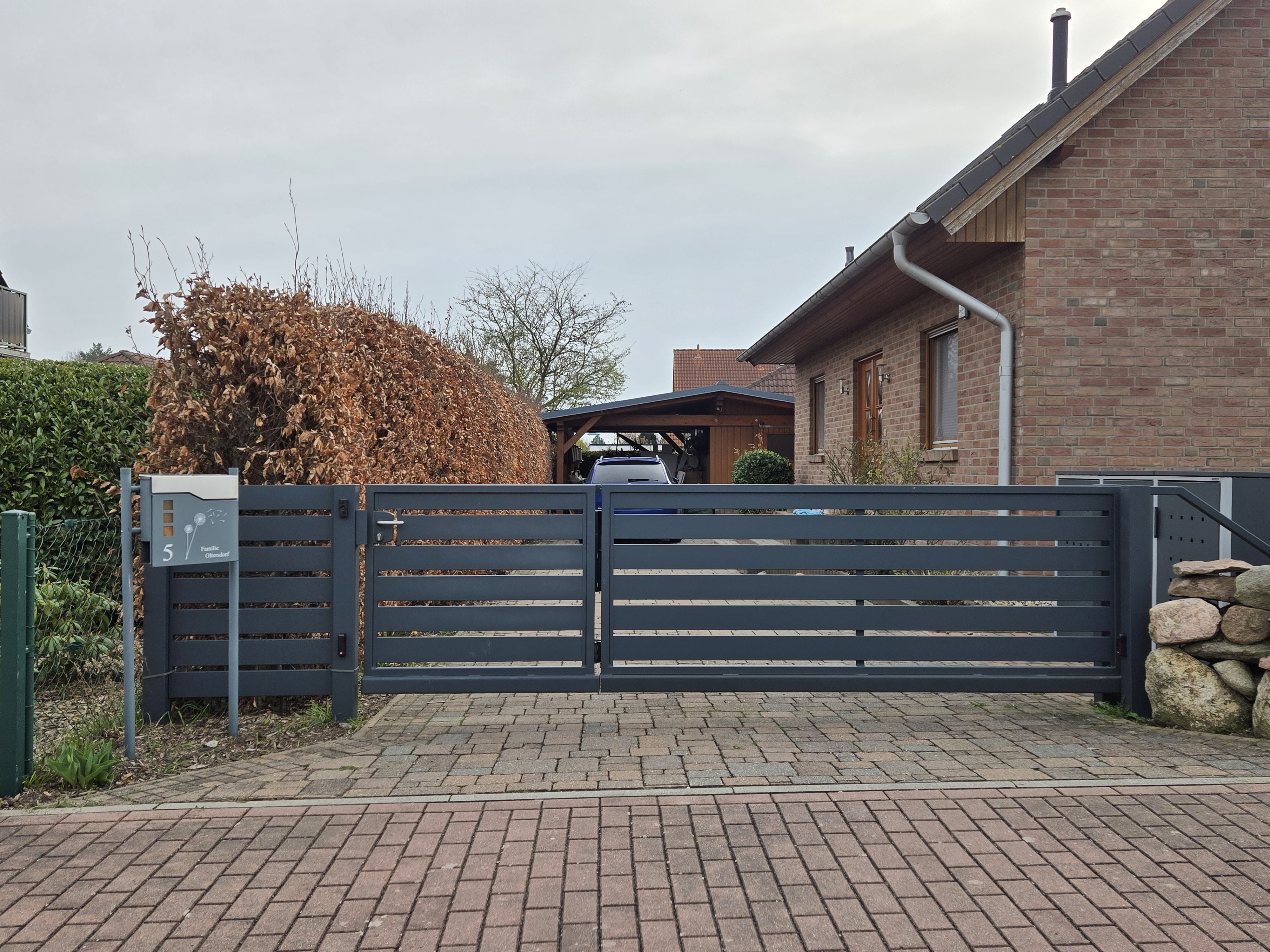 Moderne Zaunanlage 29 – Aluminium & Stahl, Modern – Maßanfertigung nach Maß