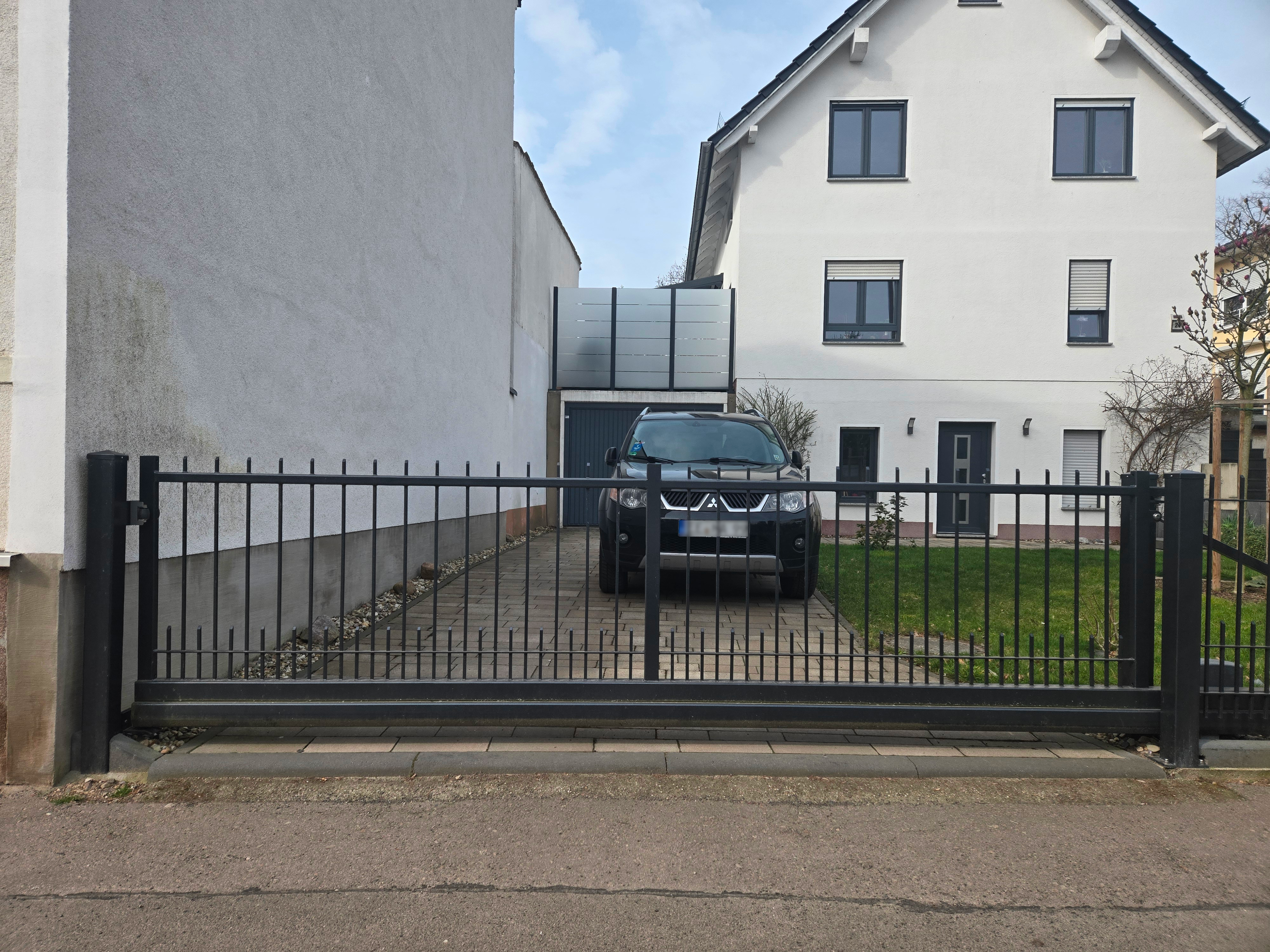 Moderne Zaunanlage 31 – Aluminium & Stahl, Modern – Maßanfertigung nach Maß