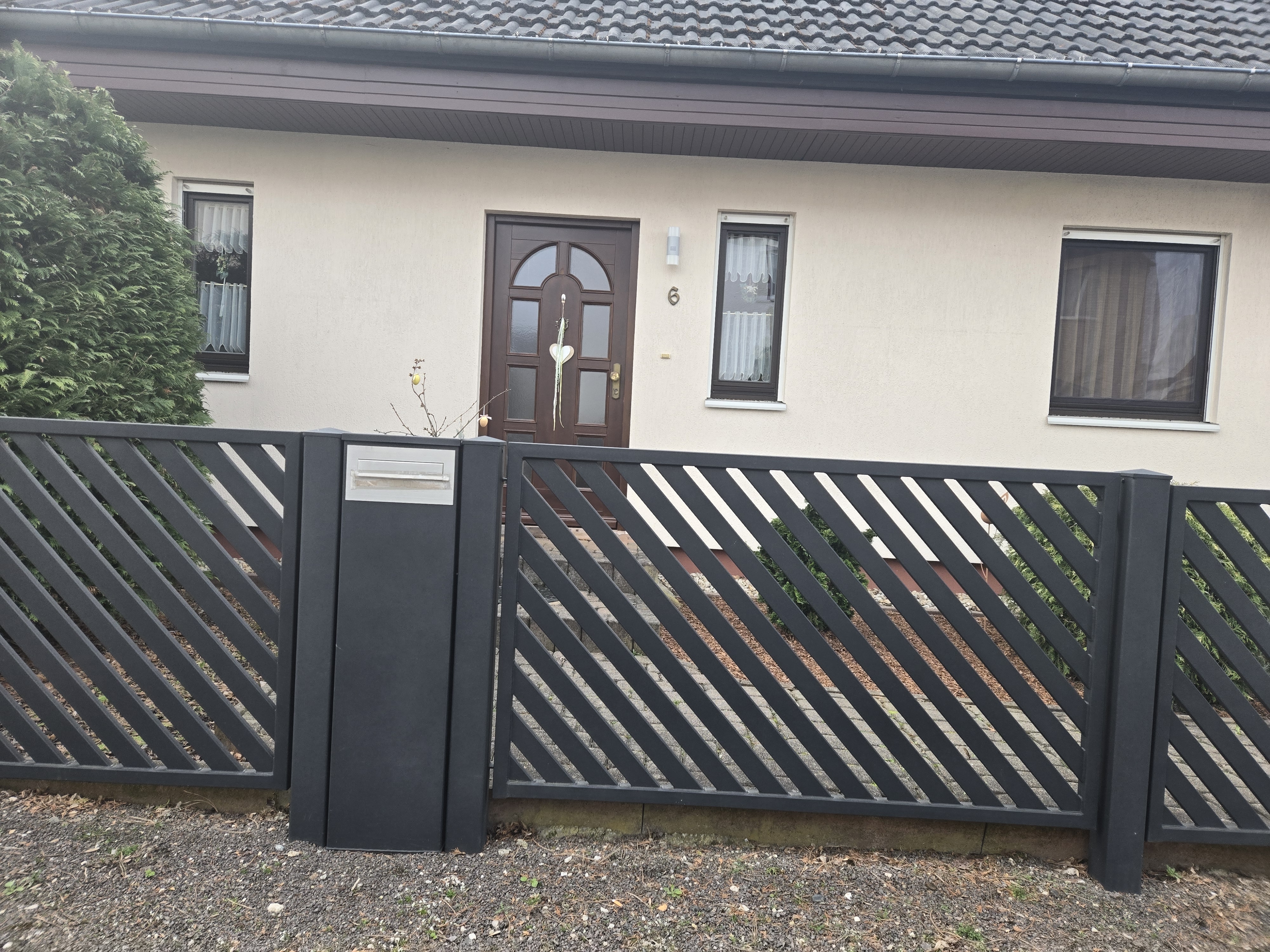 Moderne Zaunanlage 32 – Aluminium & Stahl, Modern – Maßanfertigung nach Maß