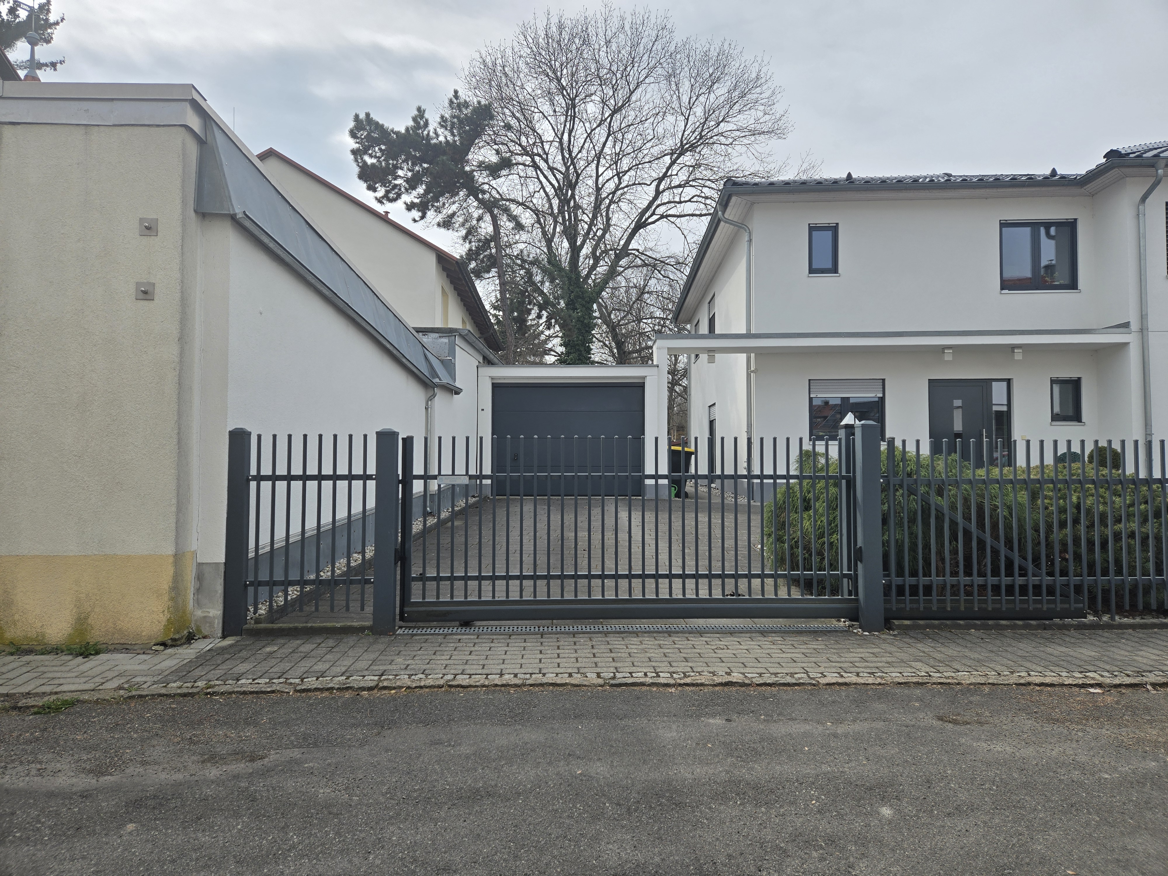 Moderne Zaunanlage 34 – Aluminium & Stahl, Modern – Maßanfertigung nach Maß