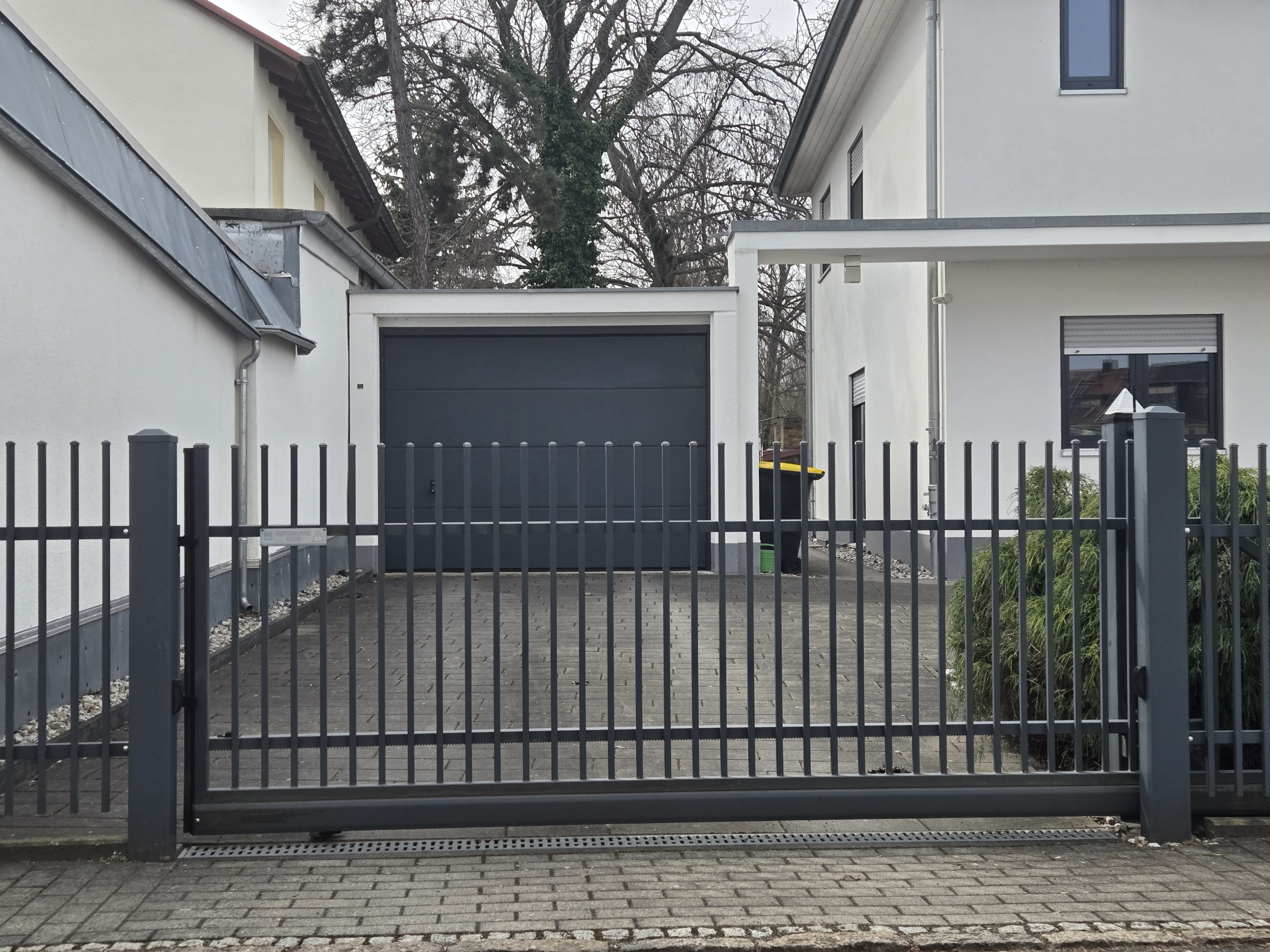 Moderne Zaunanlage 35 – Aluminium & Stahl, Modern – Maßanfertigung nach Maß