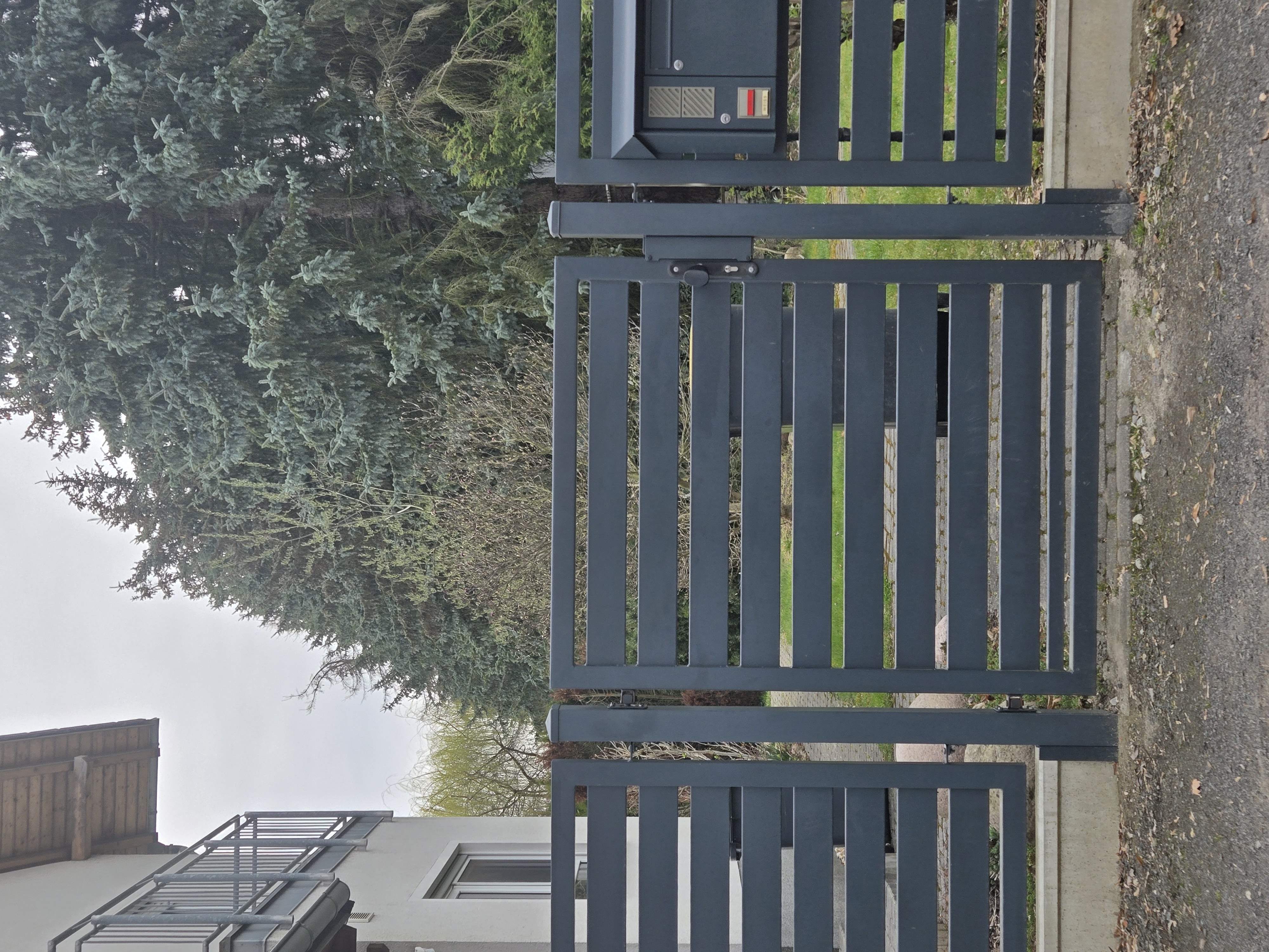 Moderne Zaunanlage 38 – Aluminium & Stahl, Modern – Maßanfertigung nach Maß