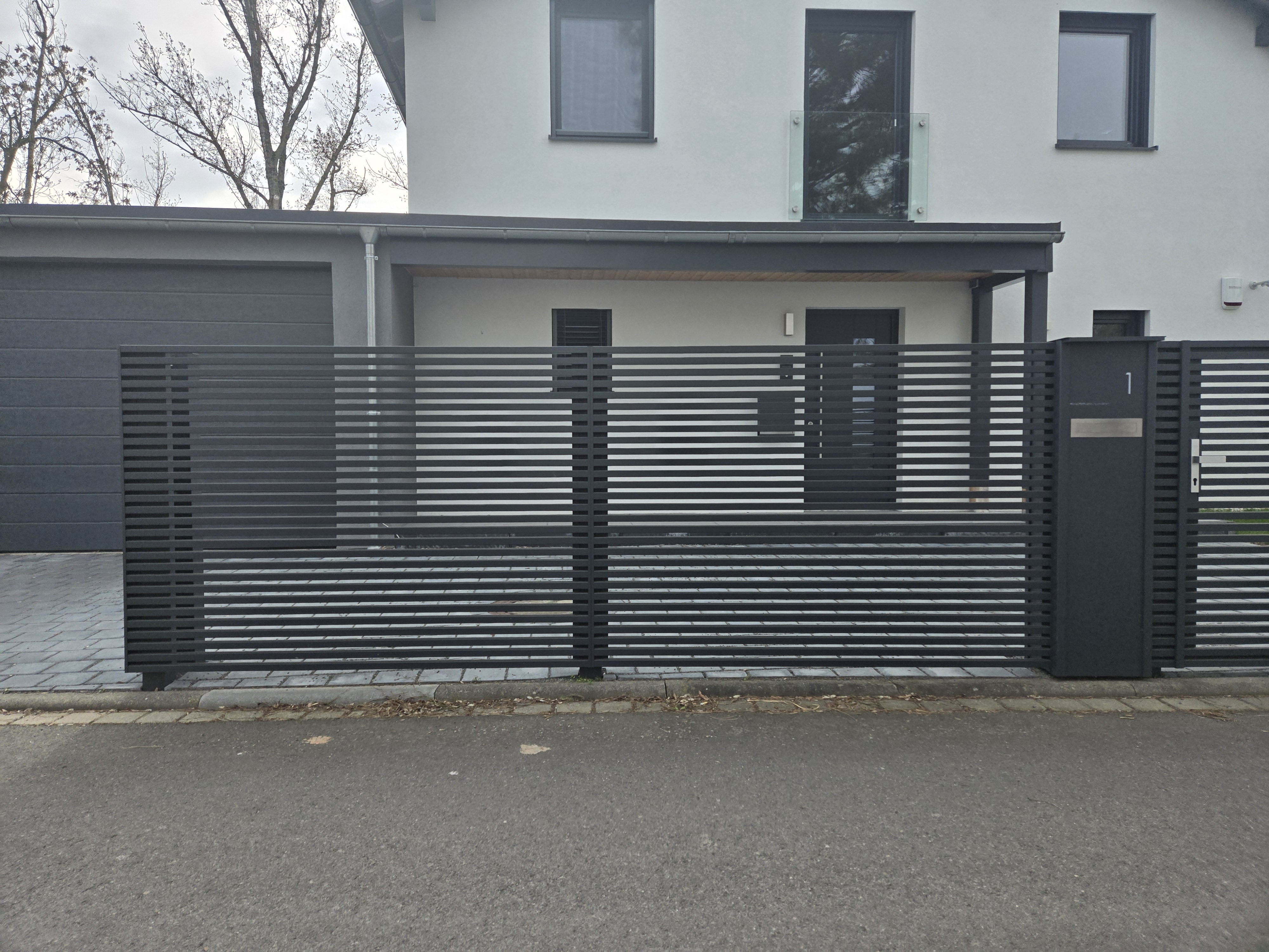 Moderne Zaunanlage 39 – Aluminium & Stahl, Modern – Maßanfertigung nach Maß