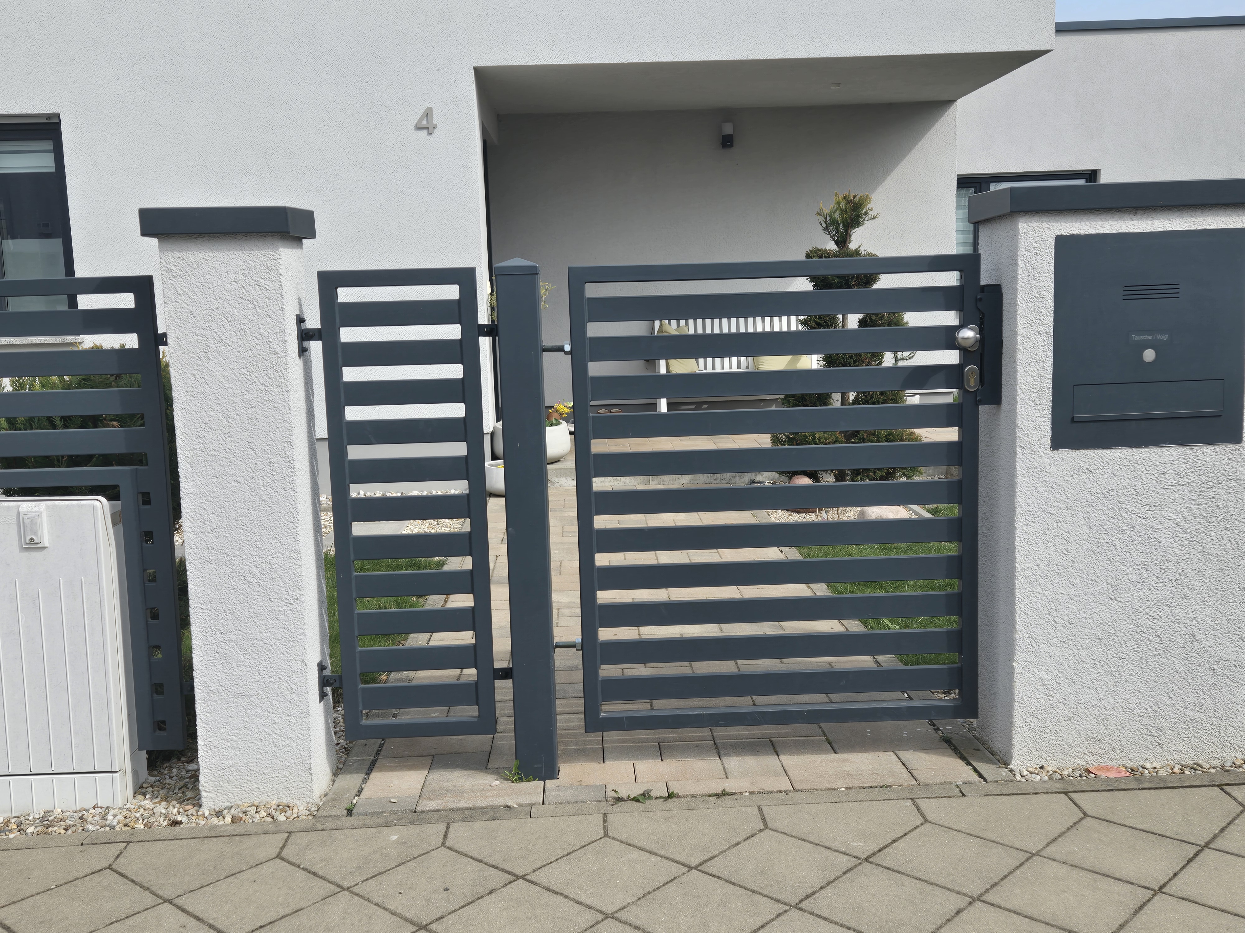 Moderne Zaunanlage 45 – Aluminium & Stahl, Modern – Maßanfertigung nach Maß