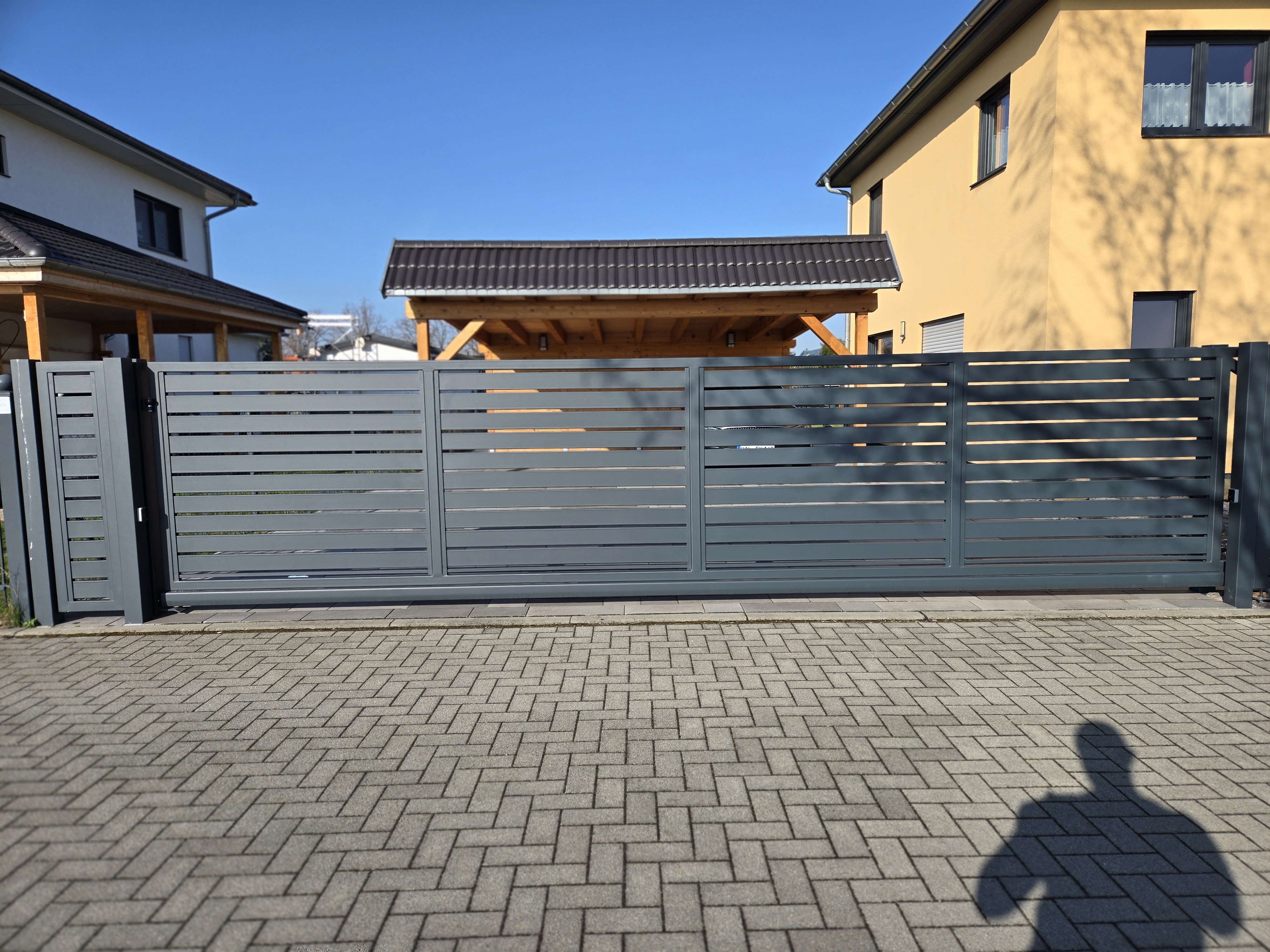 Moderne Zaunanlage 71 – Aluminium & Stahl, Modern – Maßanfertigung nach Maß