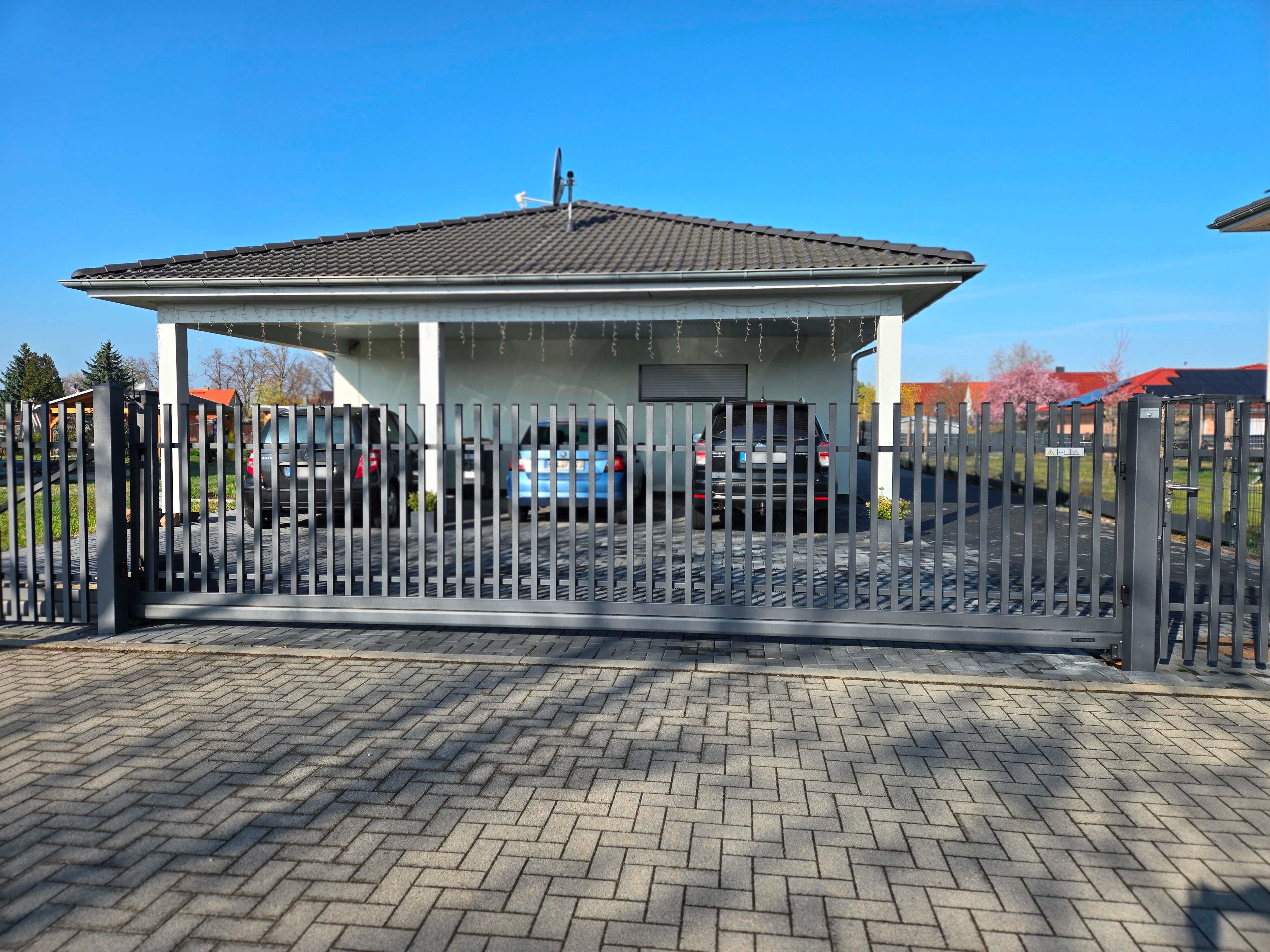 Moderne Zaunanlage 76 – Aluminium & Stahl, Modern – Maßanfertigung nach Maß