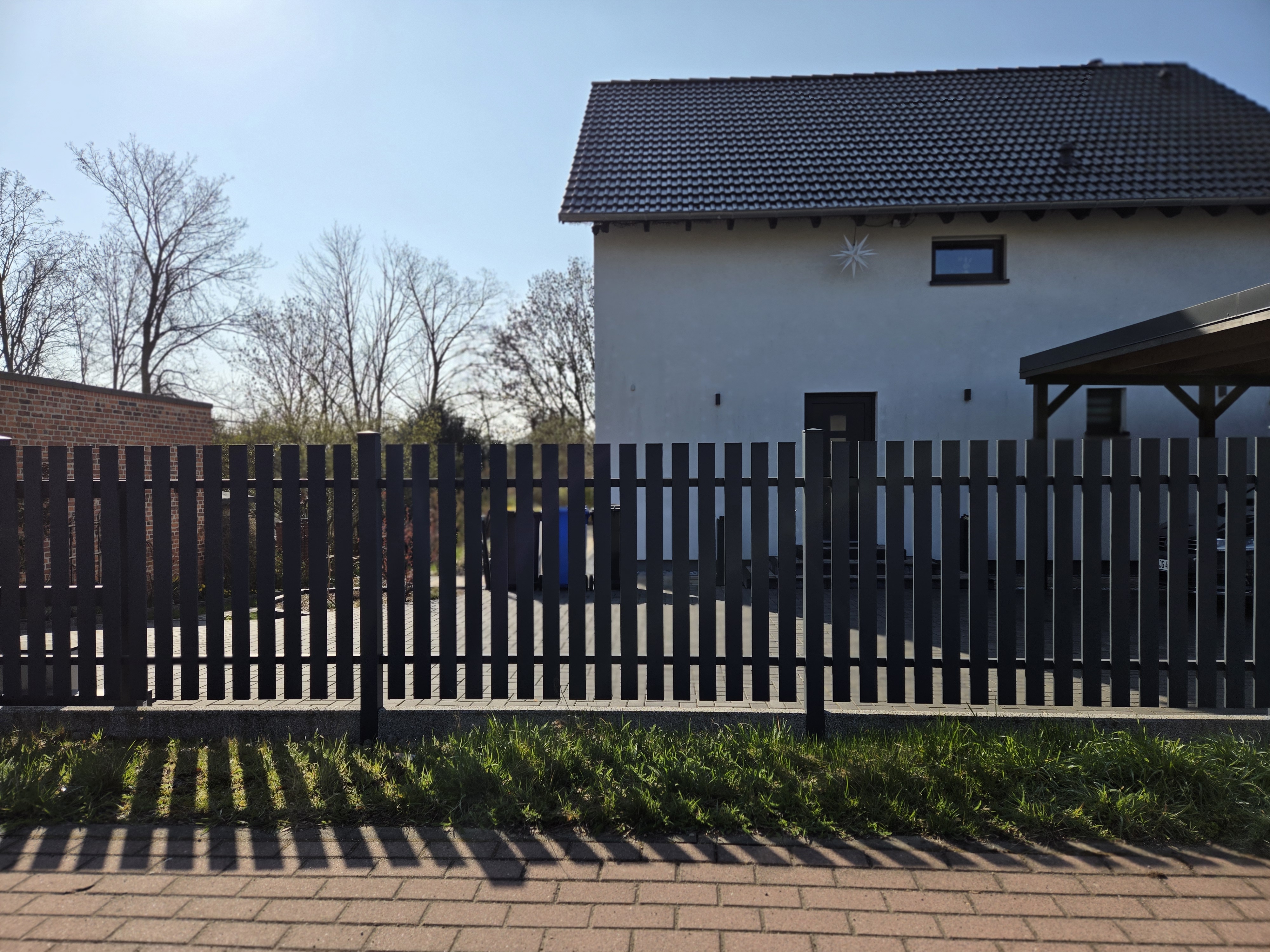 Moderne Zaunanlage 83 – Aluminium & Stahl, Modern – Maßanfertigung nach Maß