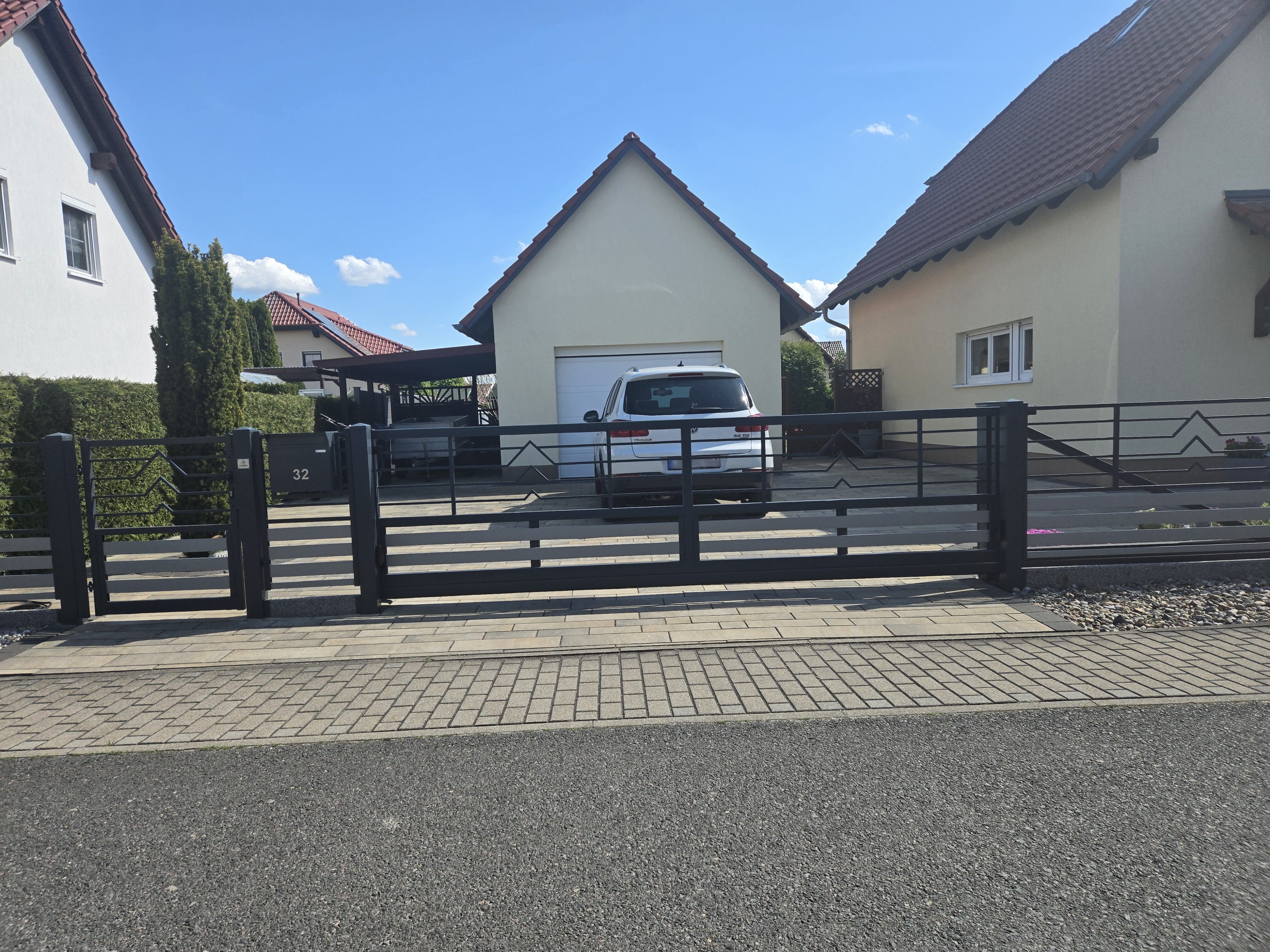 Moderne Zaunanlage 102 – Aluminium & Stahl, Modern – Maßanfertigung nach Maß