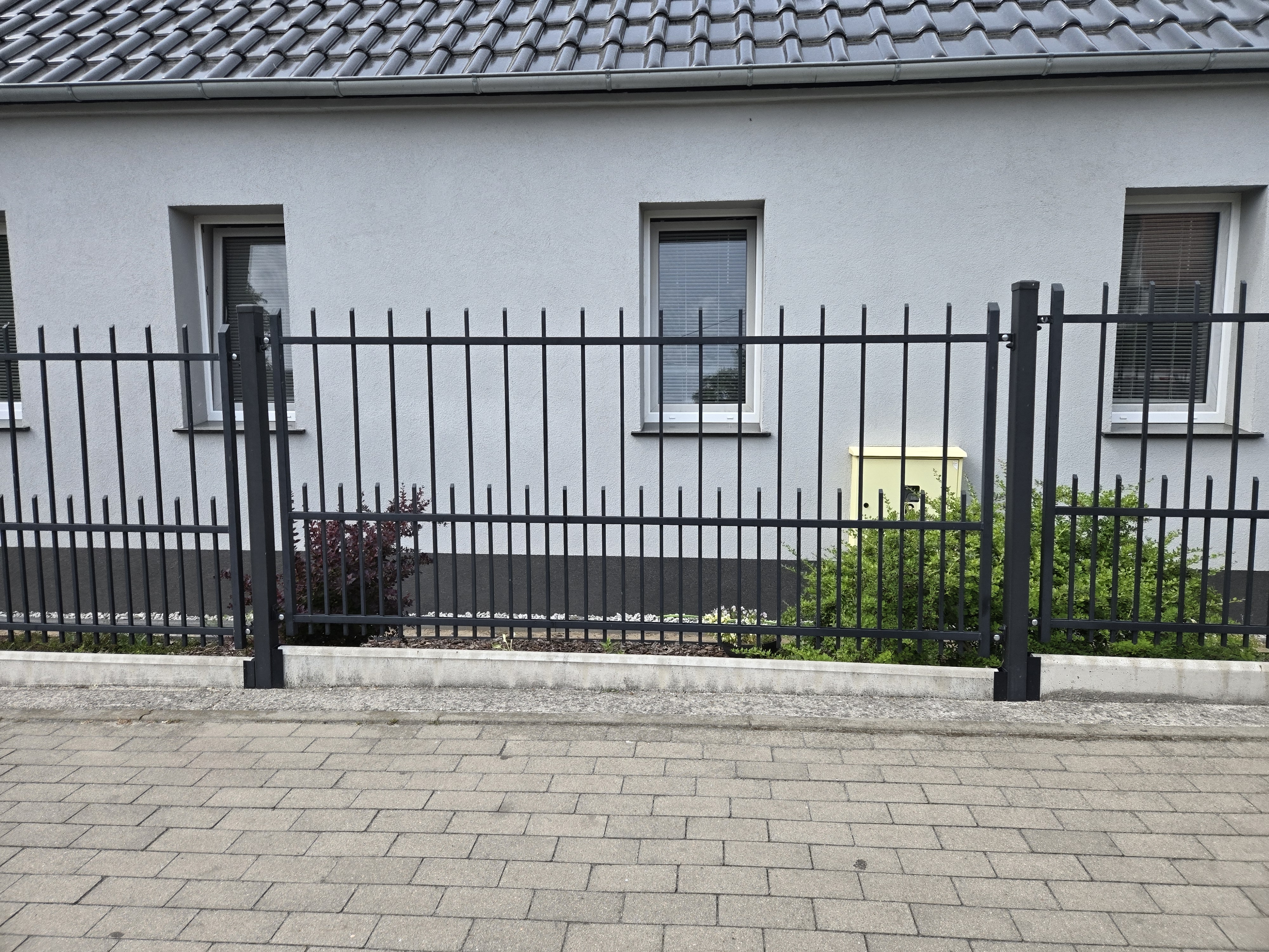 Moderne Zaunanlage 111 – Aluminium & Stahl, Modern – Maßanfertigung nach Maß