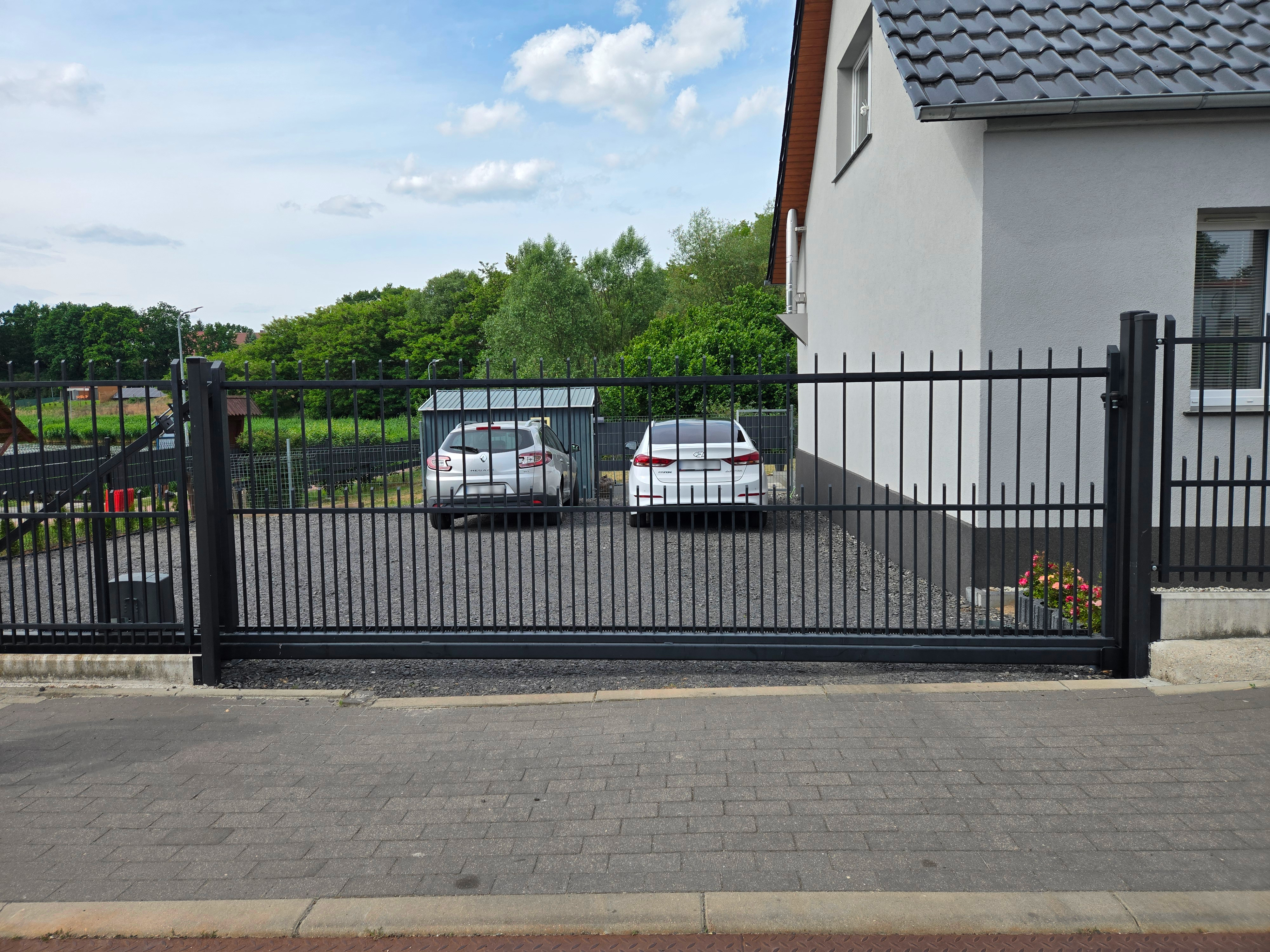 Moderne Zaunanlage 112 – Aluminium & Stahl, Modern – Maßanfertigung nach Maß